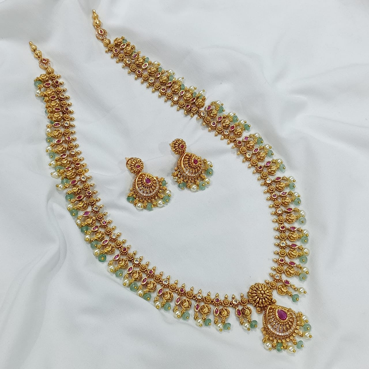Long haram with pearl and bead clusters