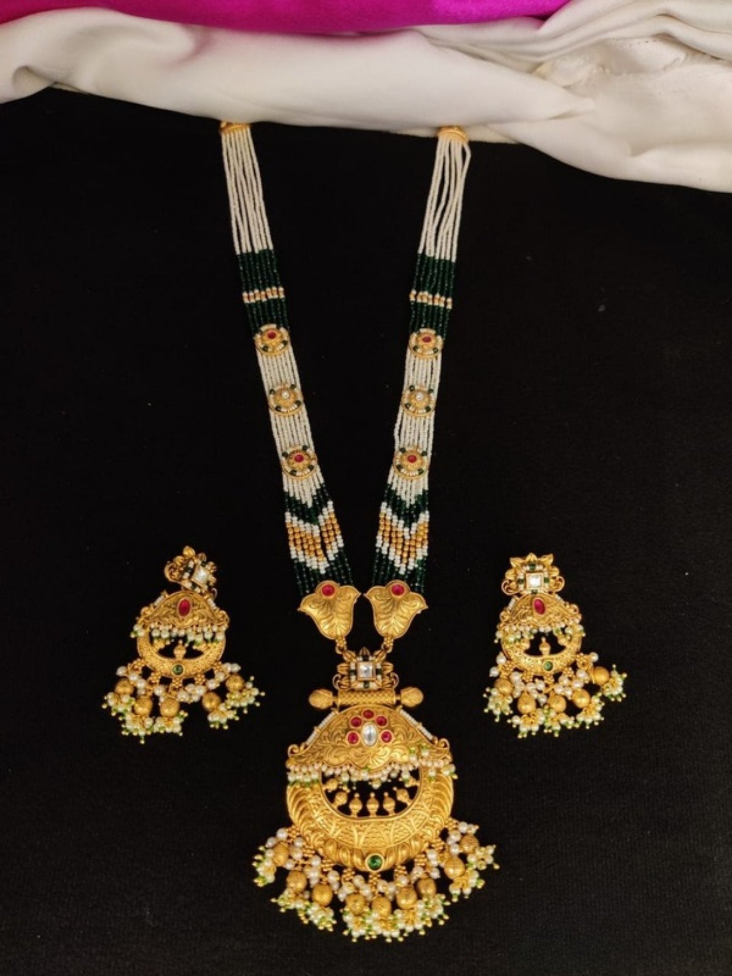 Pearl Mala with Pendant - Rajwadi design