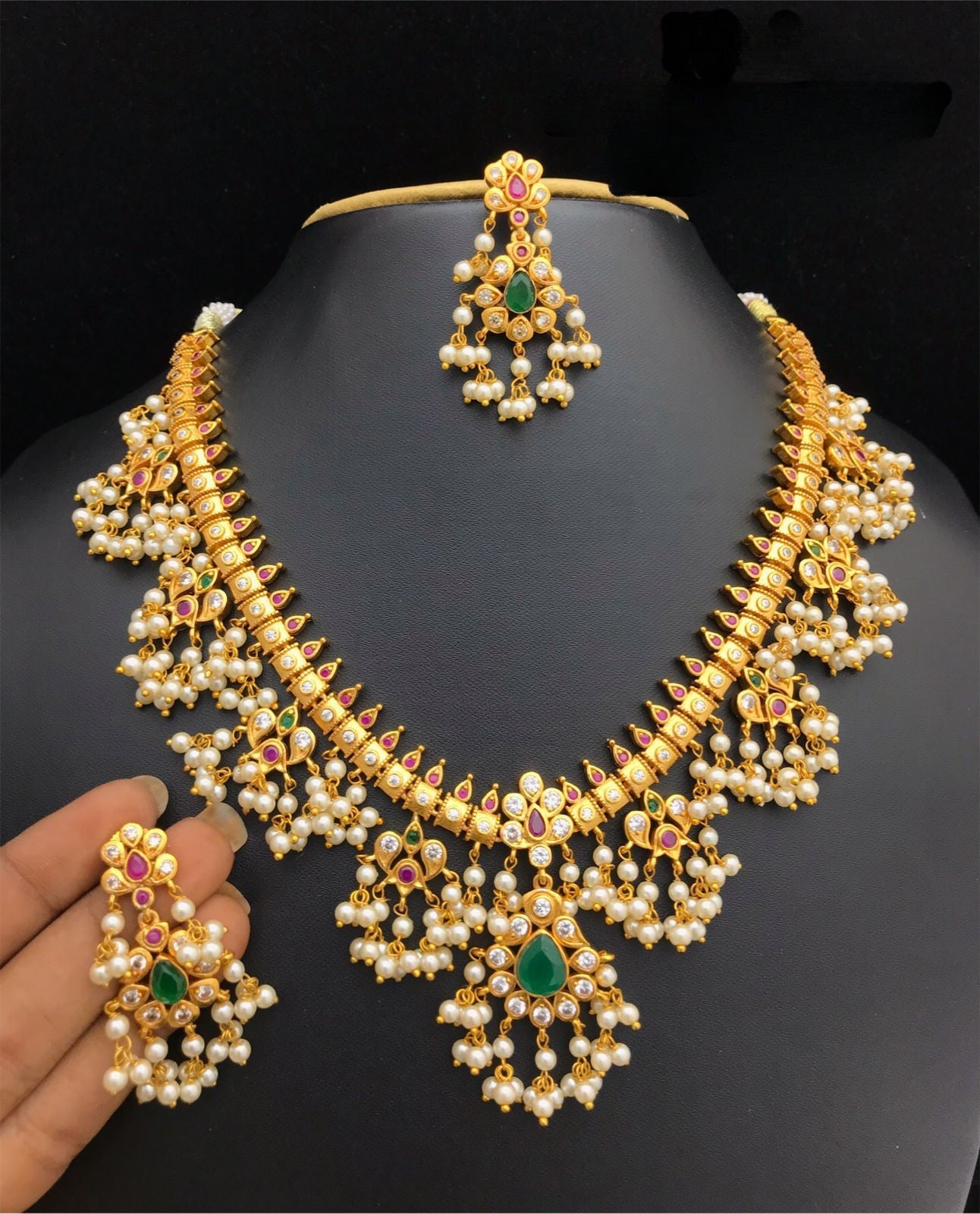 Guttapusalu short necklace set