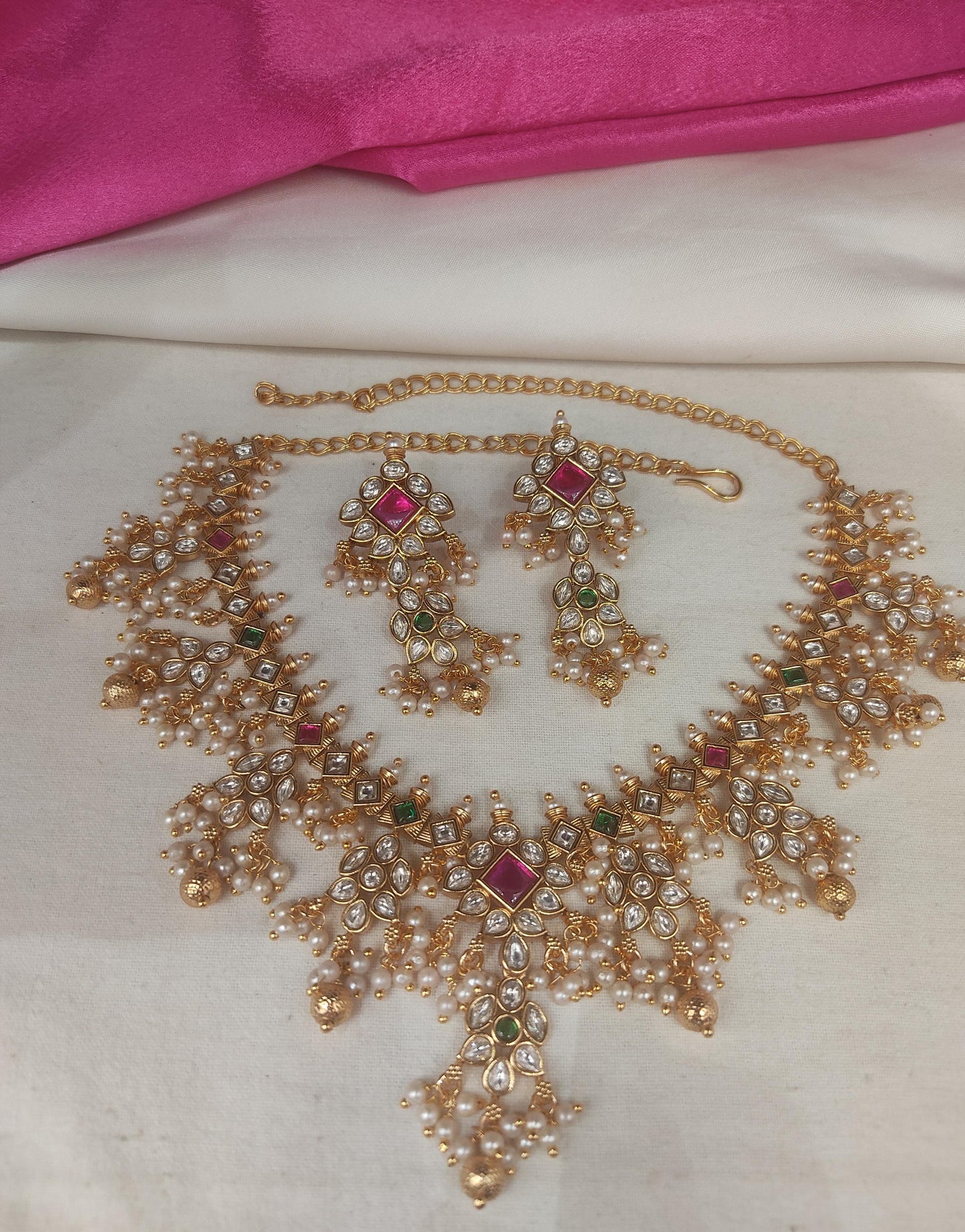 Guttapusalu short necklace set