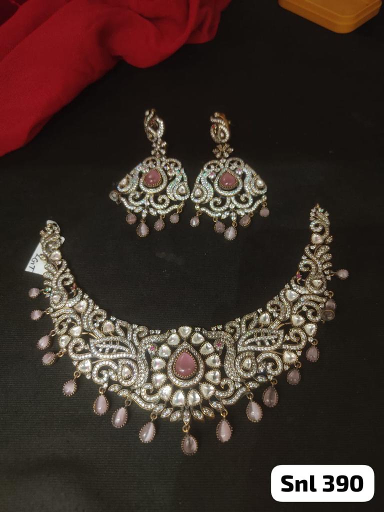 Beautiful victorian finish necklace set with earrings