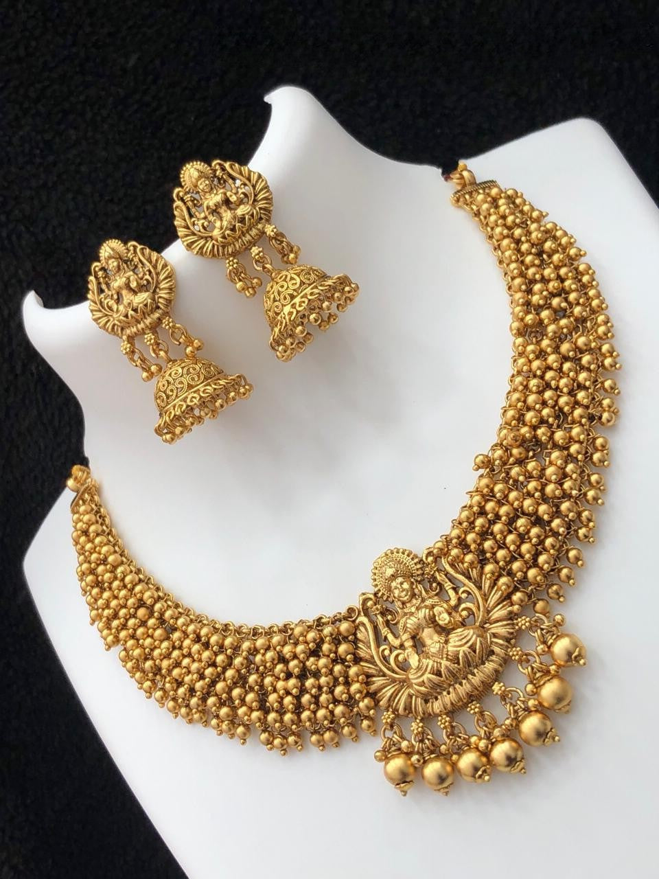 Gold gunguro beads Lakshmi necklace set