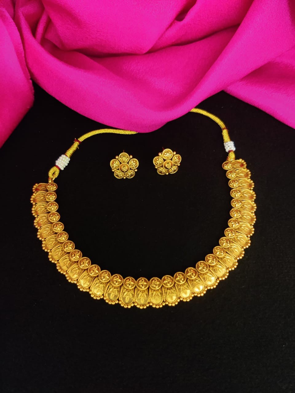 Kaasu design small necklace set with studs