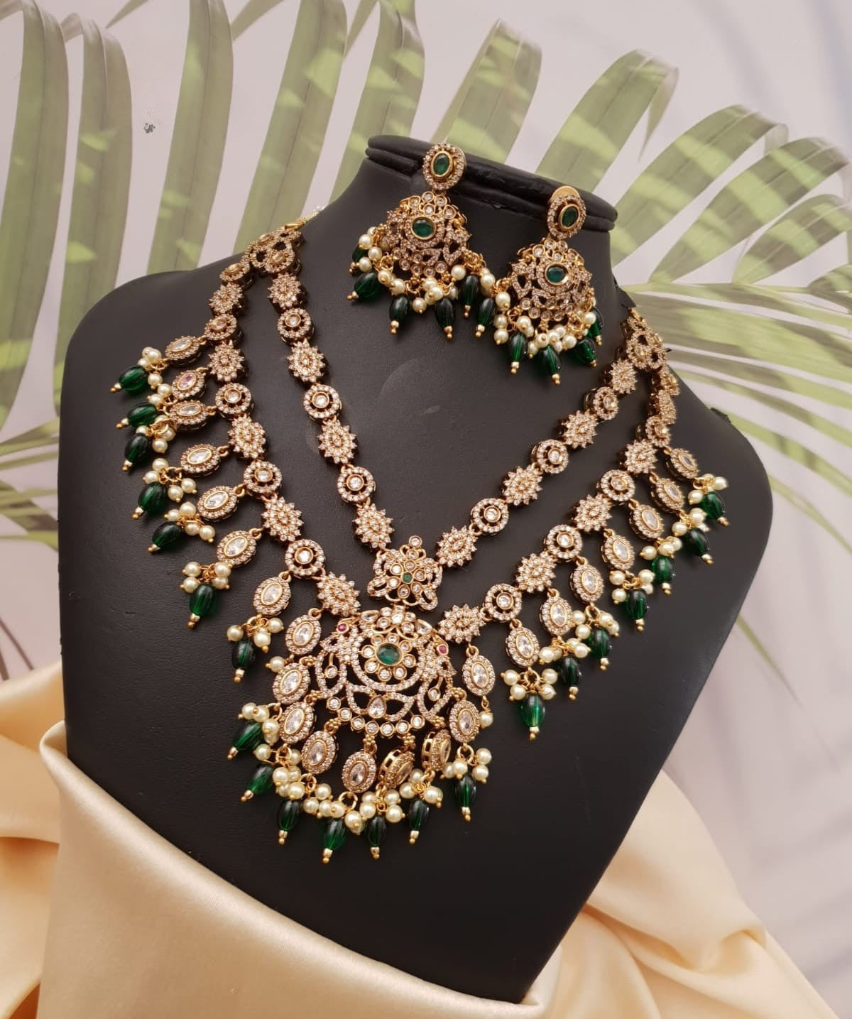 Two layer victorian finish necklace set