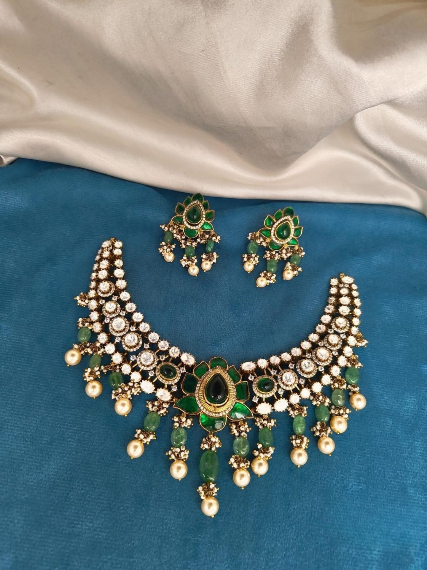 Green Mossionite Kundan Set With Earrings