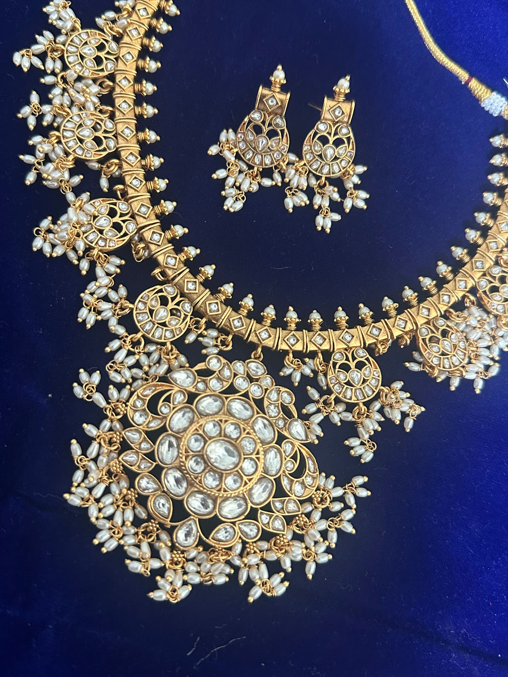 White Kundan Short Guttapusalu Set with Earrings