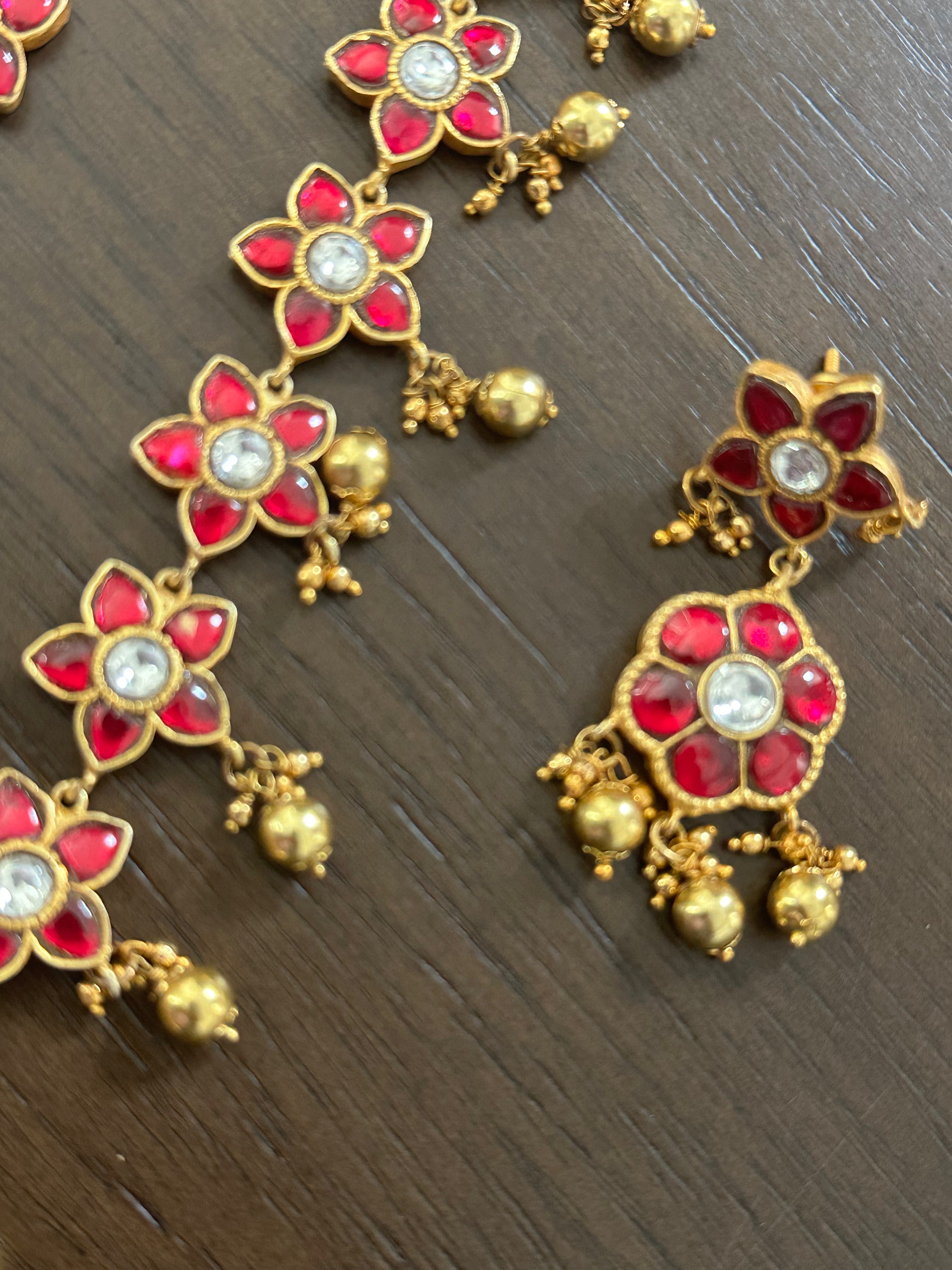 Flower Design Jadau Kundan Short Necklace Set With Earrings