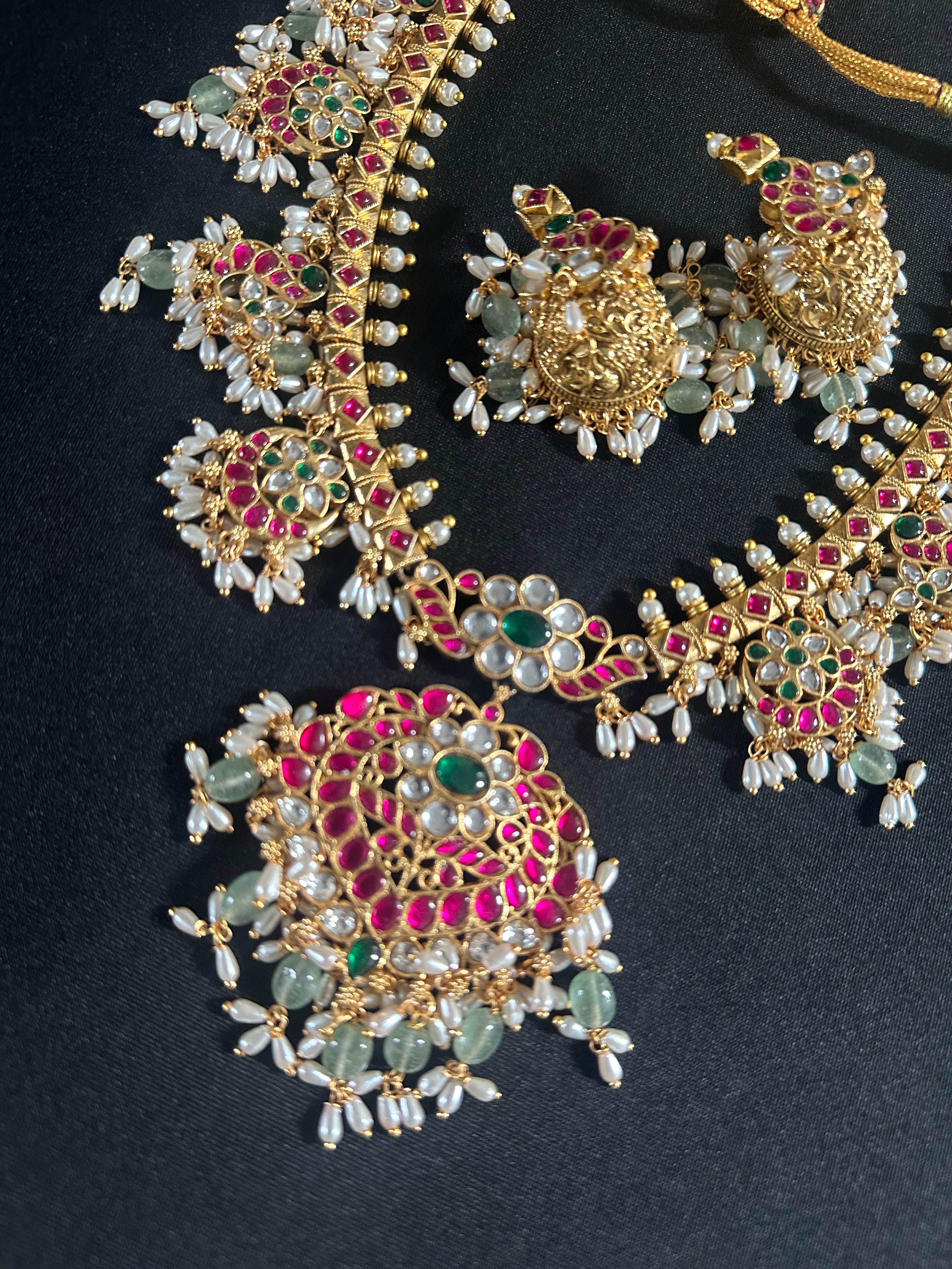 Traditional Short Guttapusalu Neckset With Earrings