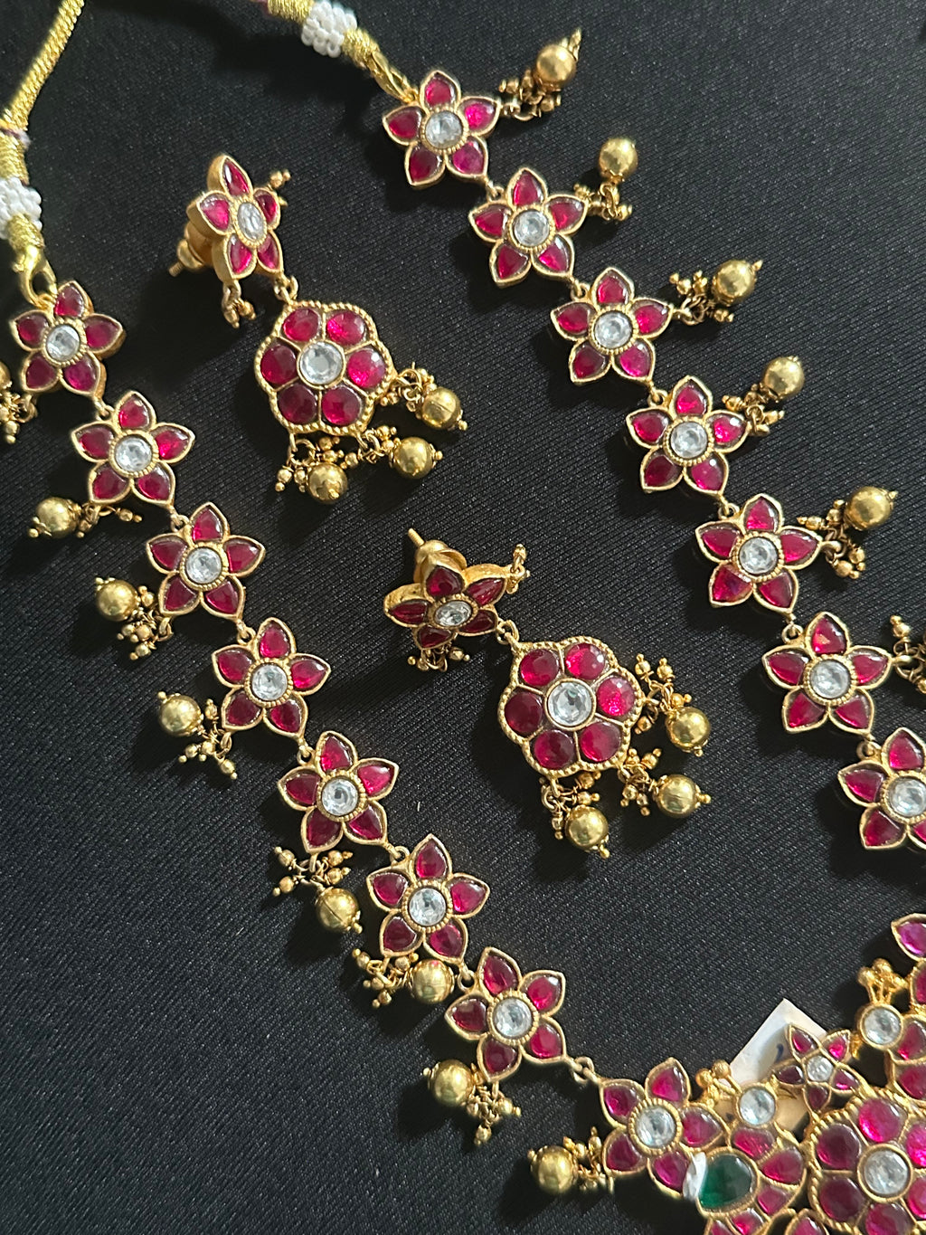 Flower Design Jadau Kundan Short Necklace Set With Earrings