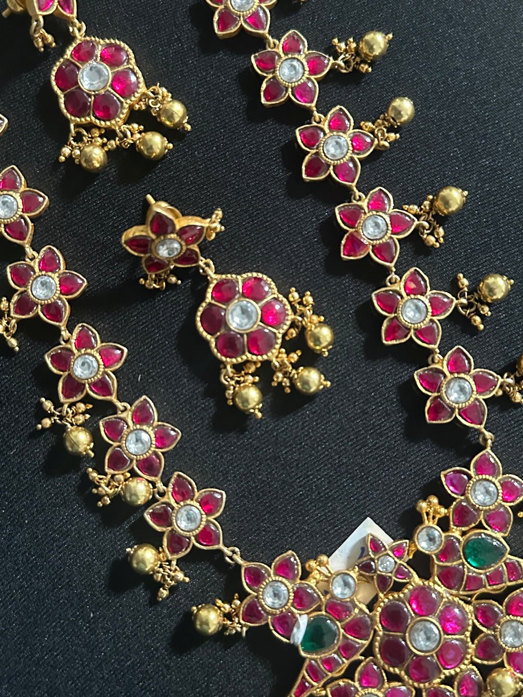 Flower Design Jadau Kundan Short Necklace Set With Earrings