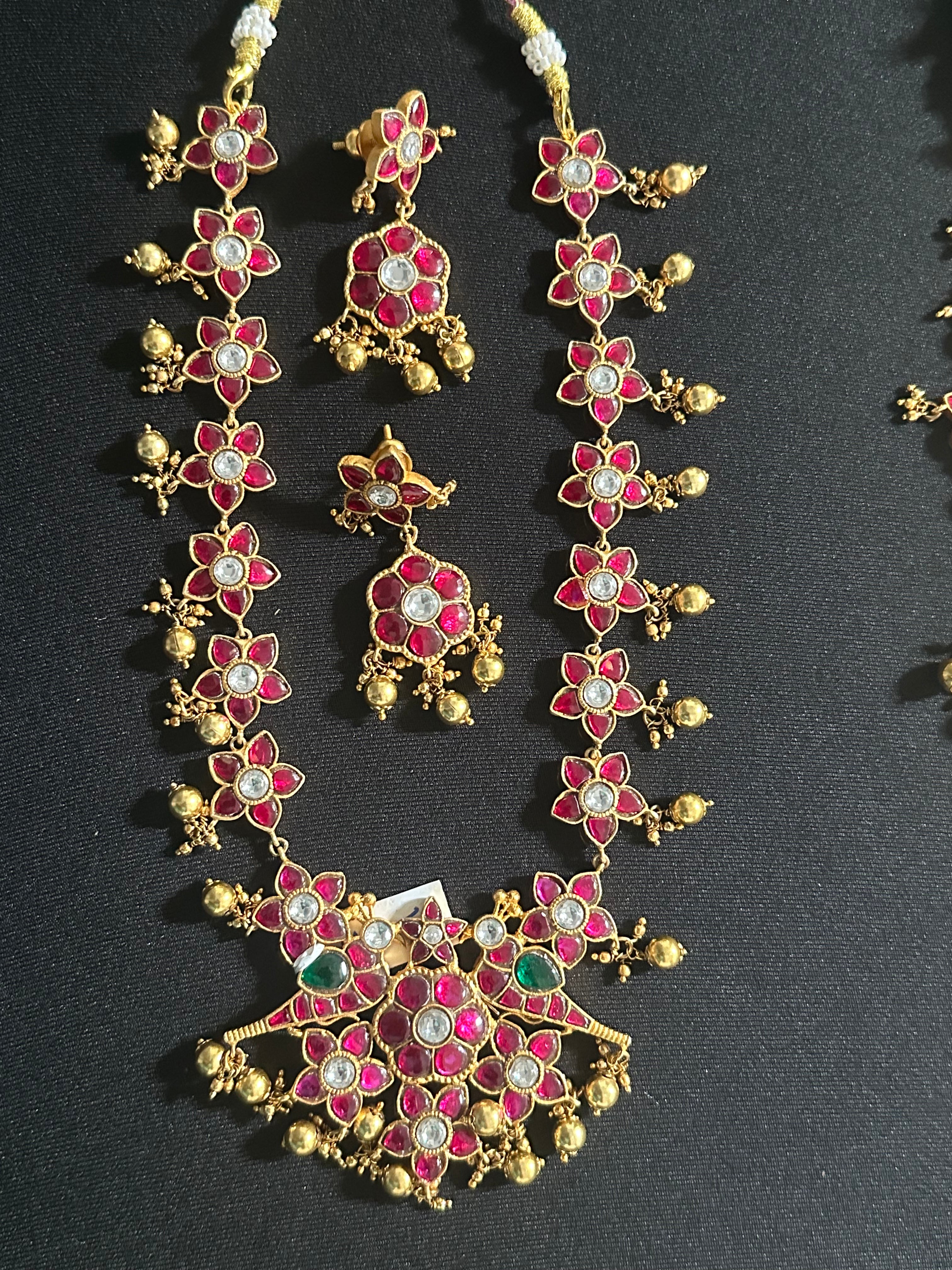 Flower Design Jadau Kundan Short Necklace Set With Earrings