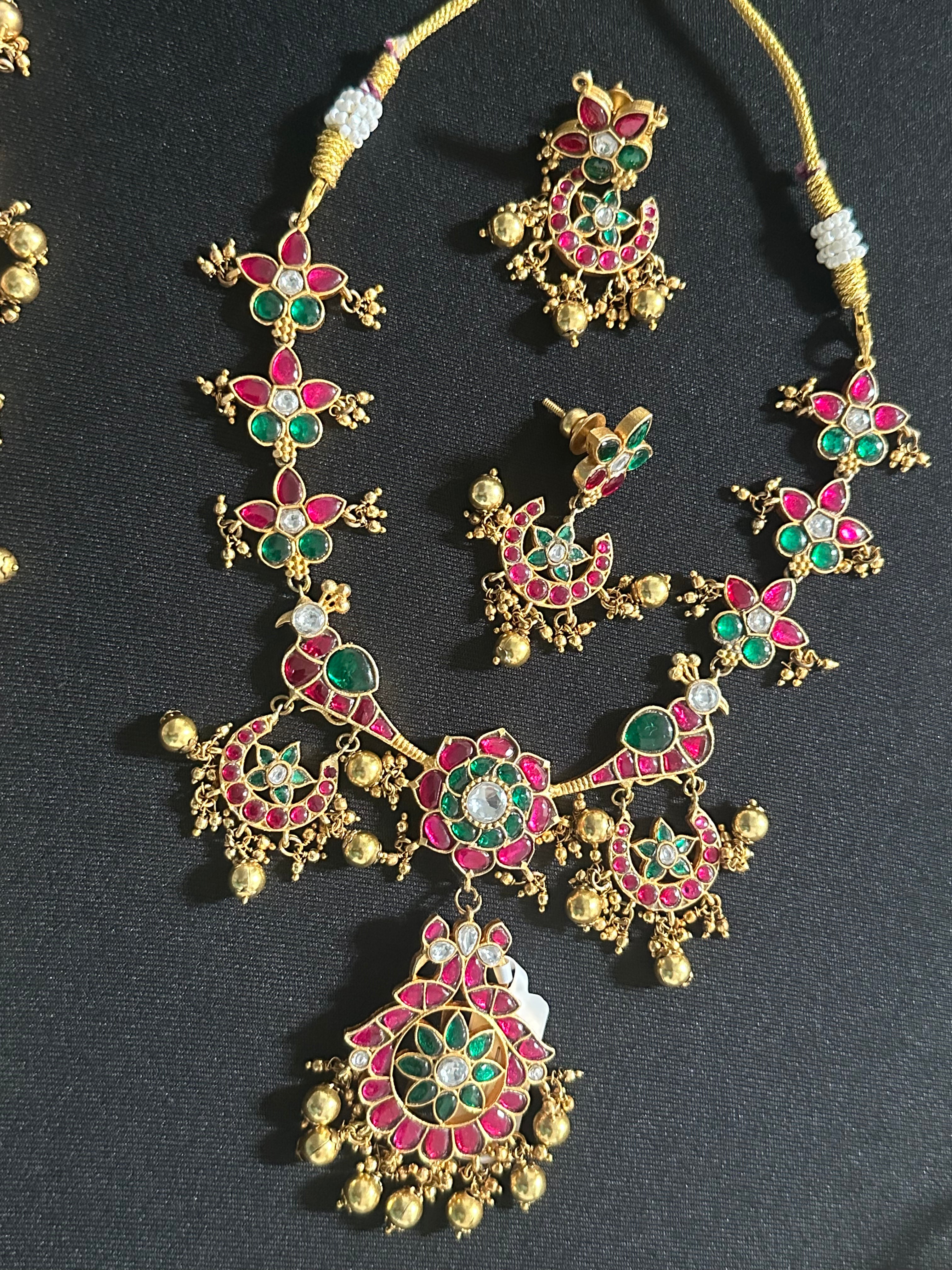 Jadau Kundan Short Necklace Set With Earrings