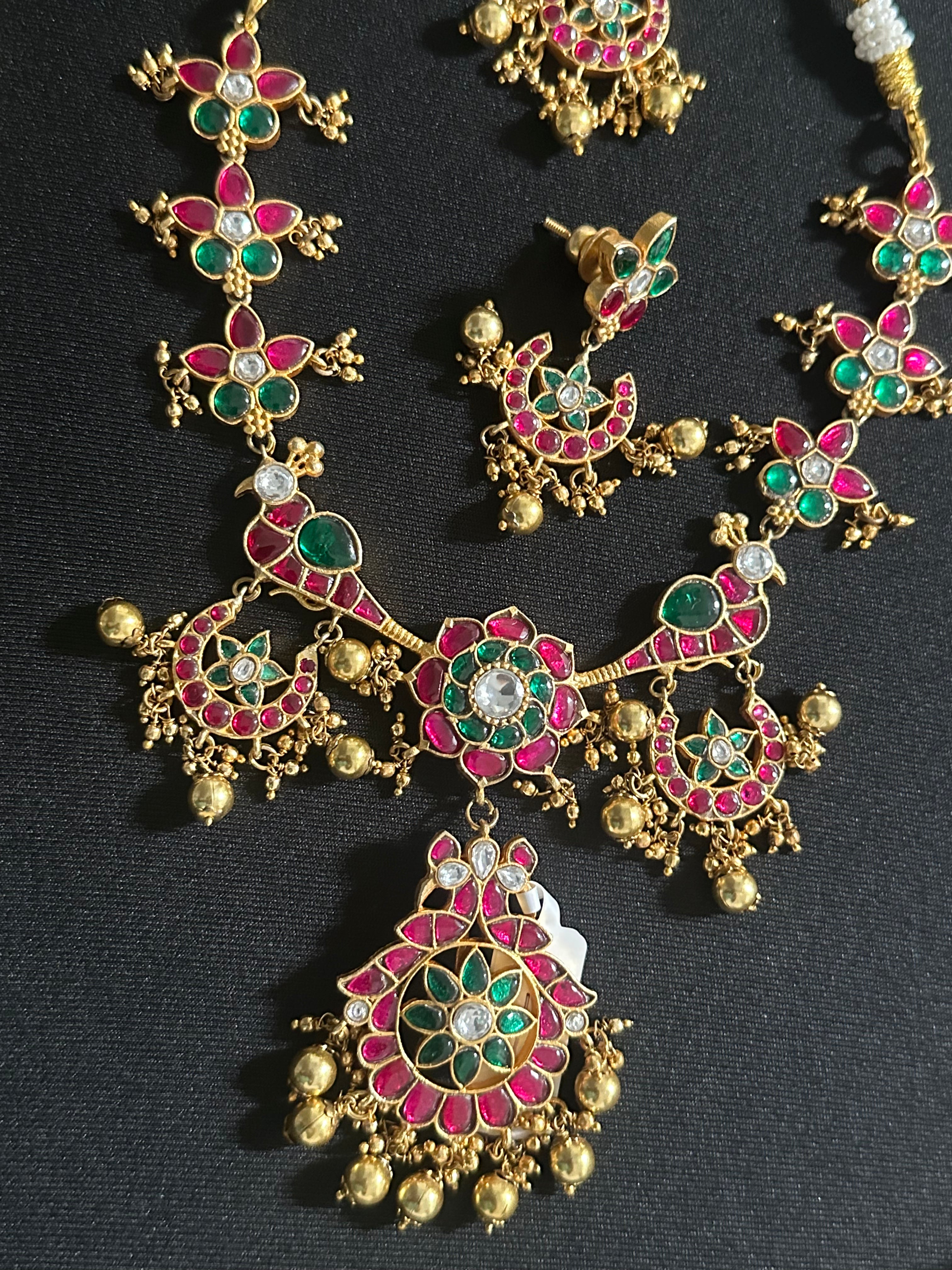 Jadau Kundan Short Necklace Set With Earrings