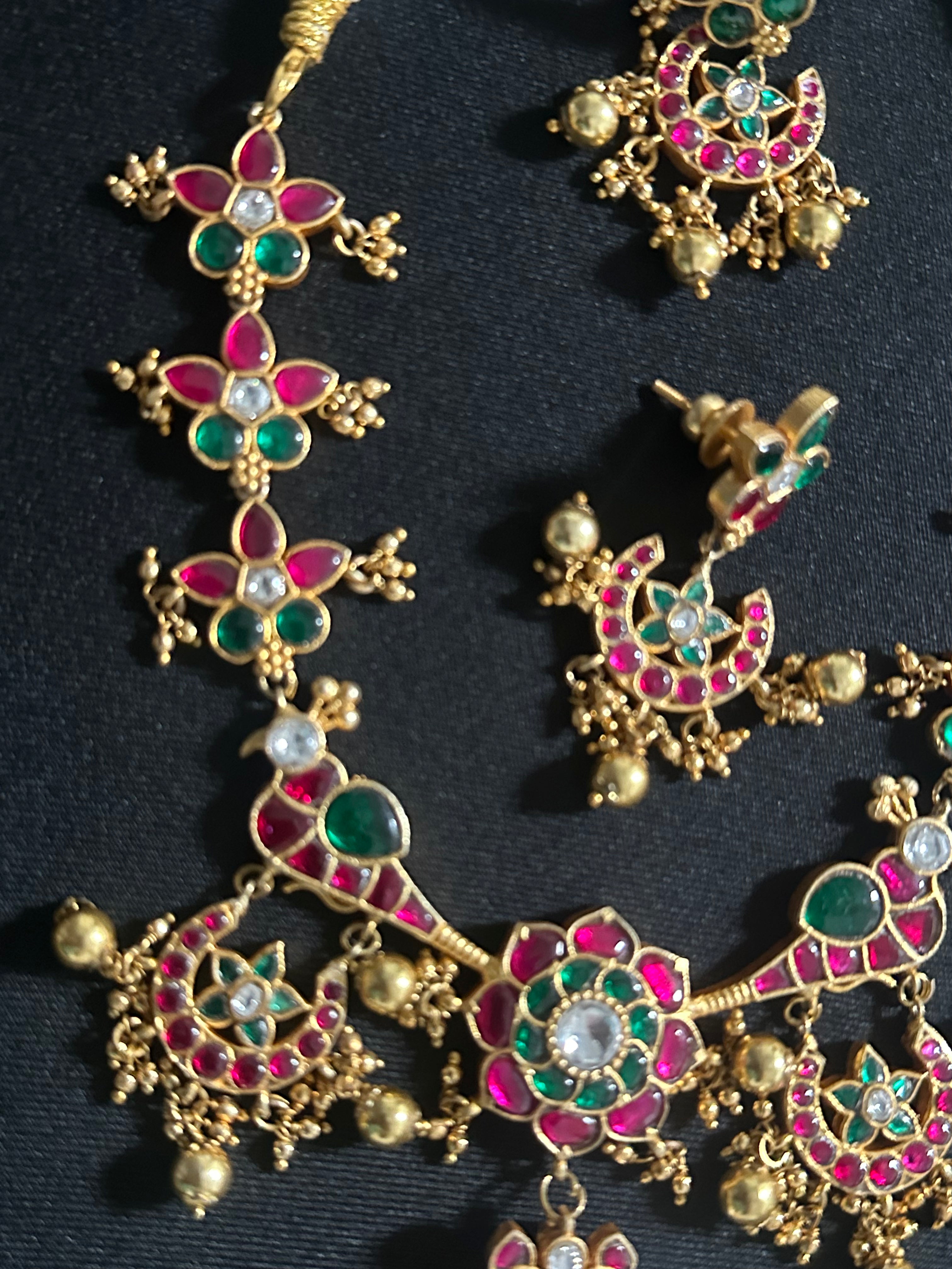 Jadau Kundan Short Necklace Set With Earrings