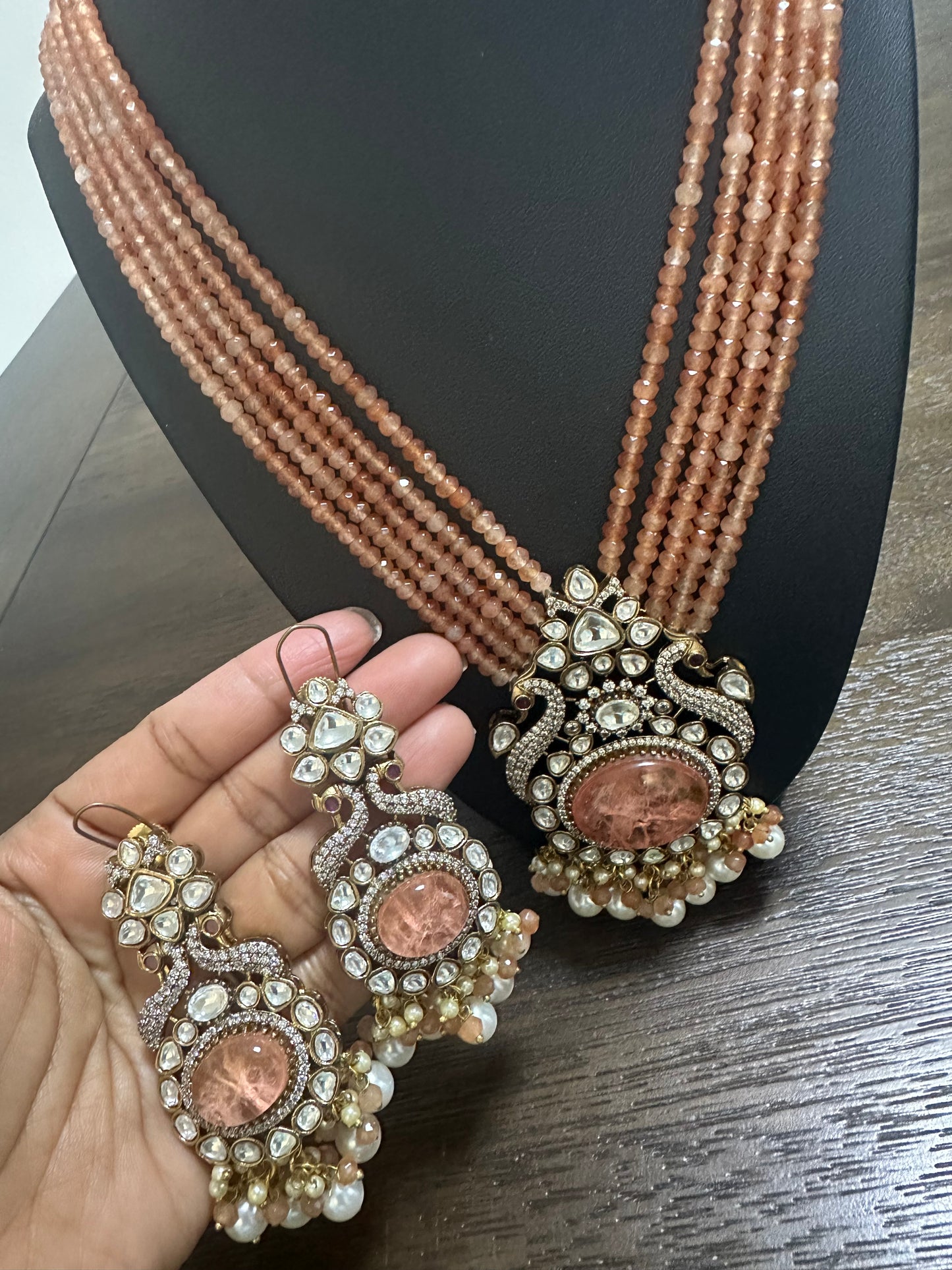 Victorian finish pendant set with earrings - Peach color