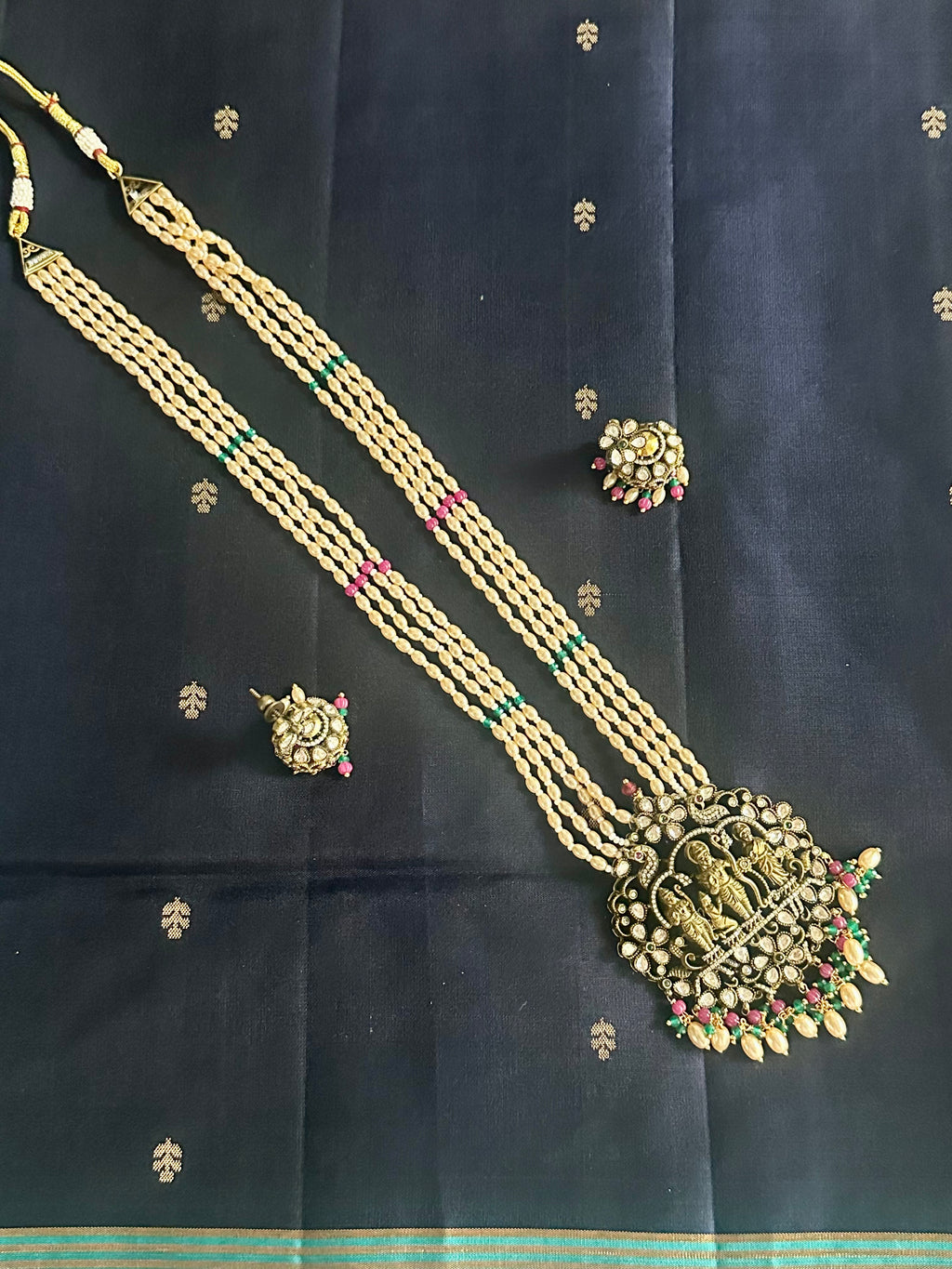 Victorian Finish Pearl Mala Set With RamParivar Pendant.