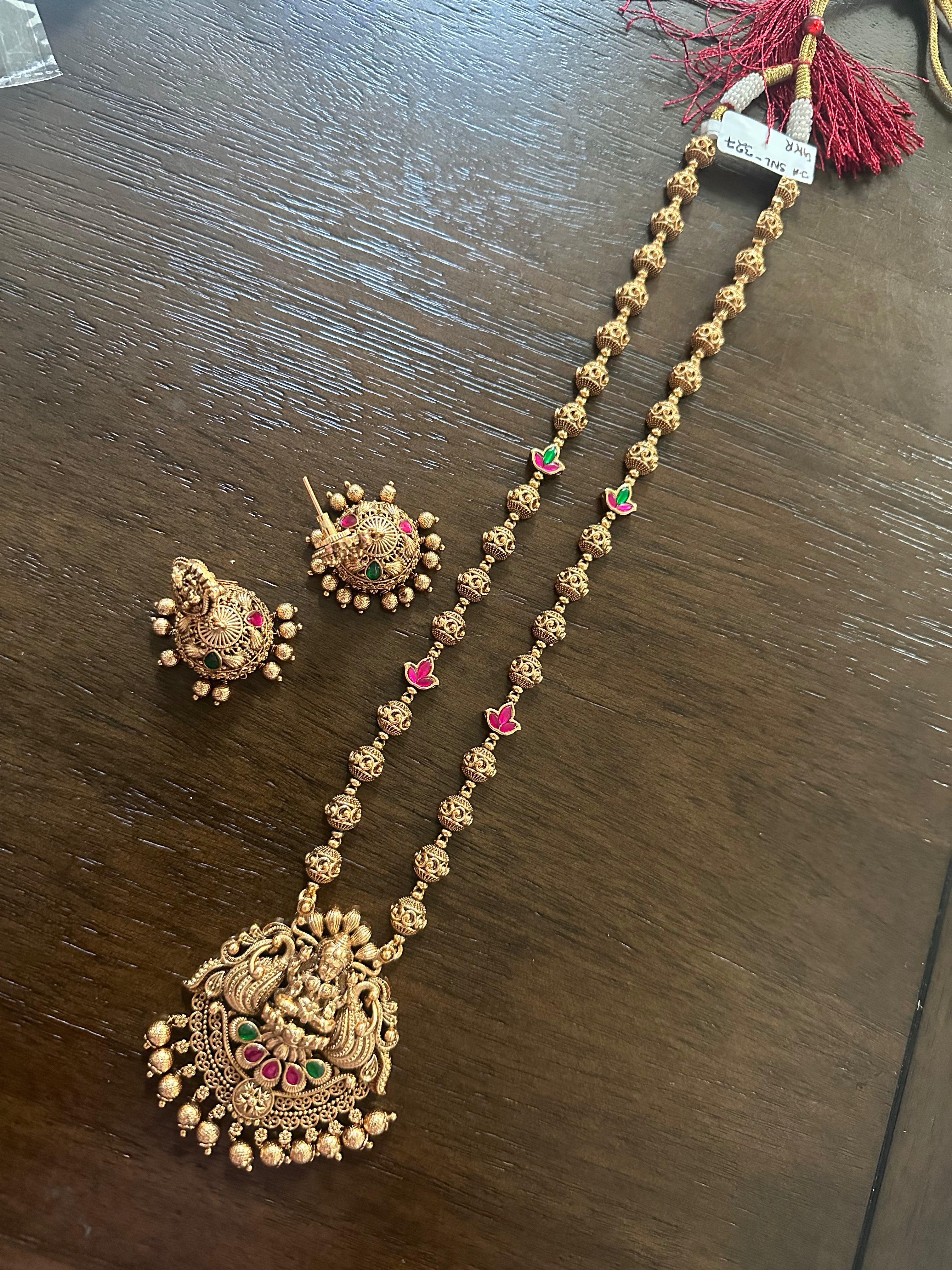 Beautiful Lakshmi Pendant Beads Set