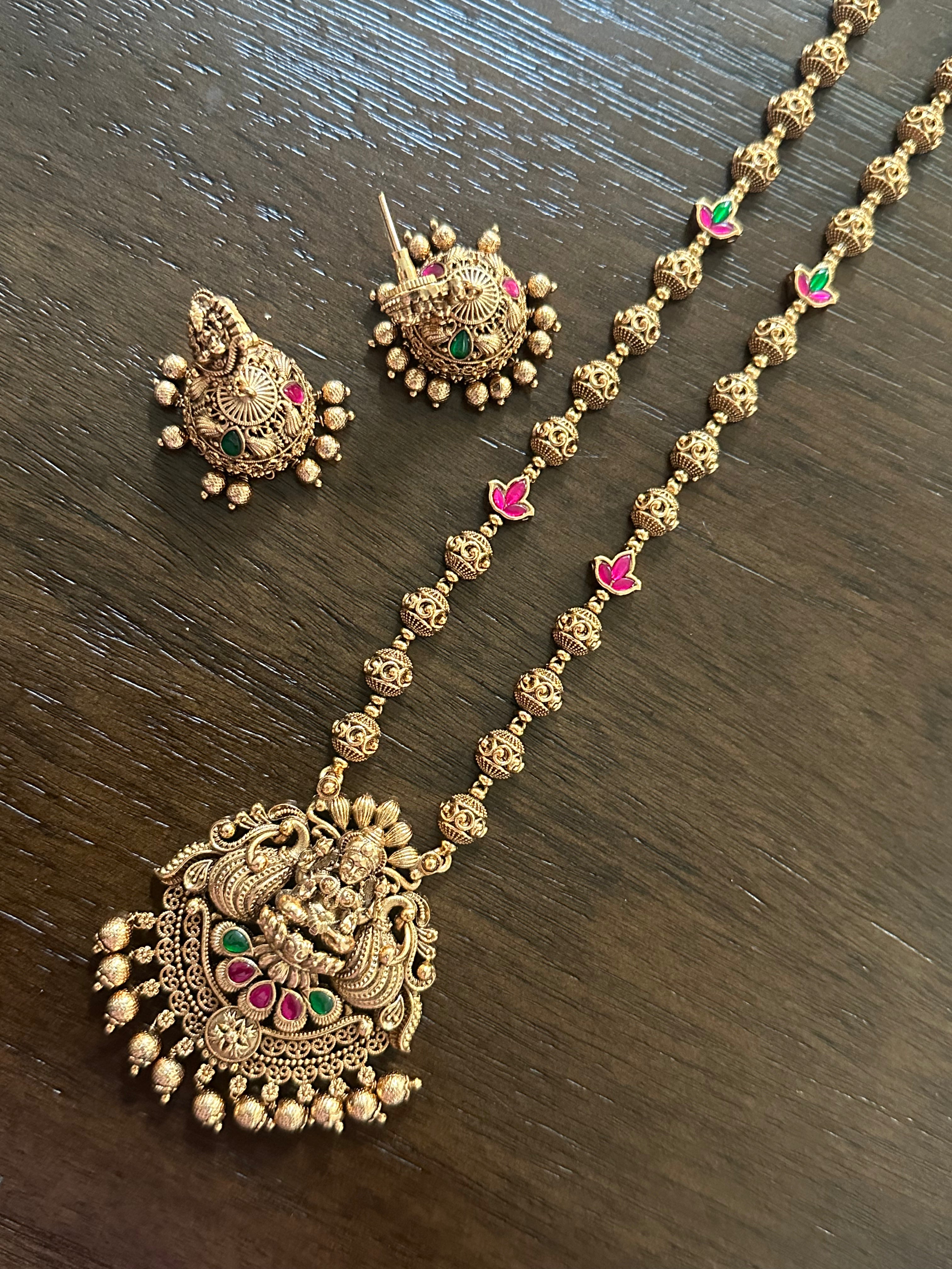 Beautiful Lakshmi Pendant Beads Set