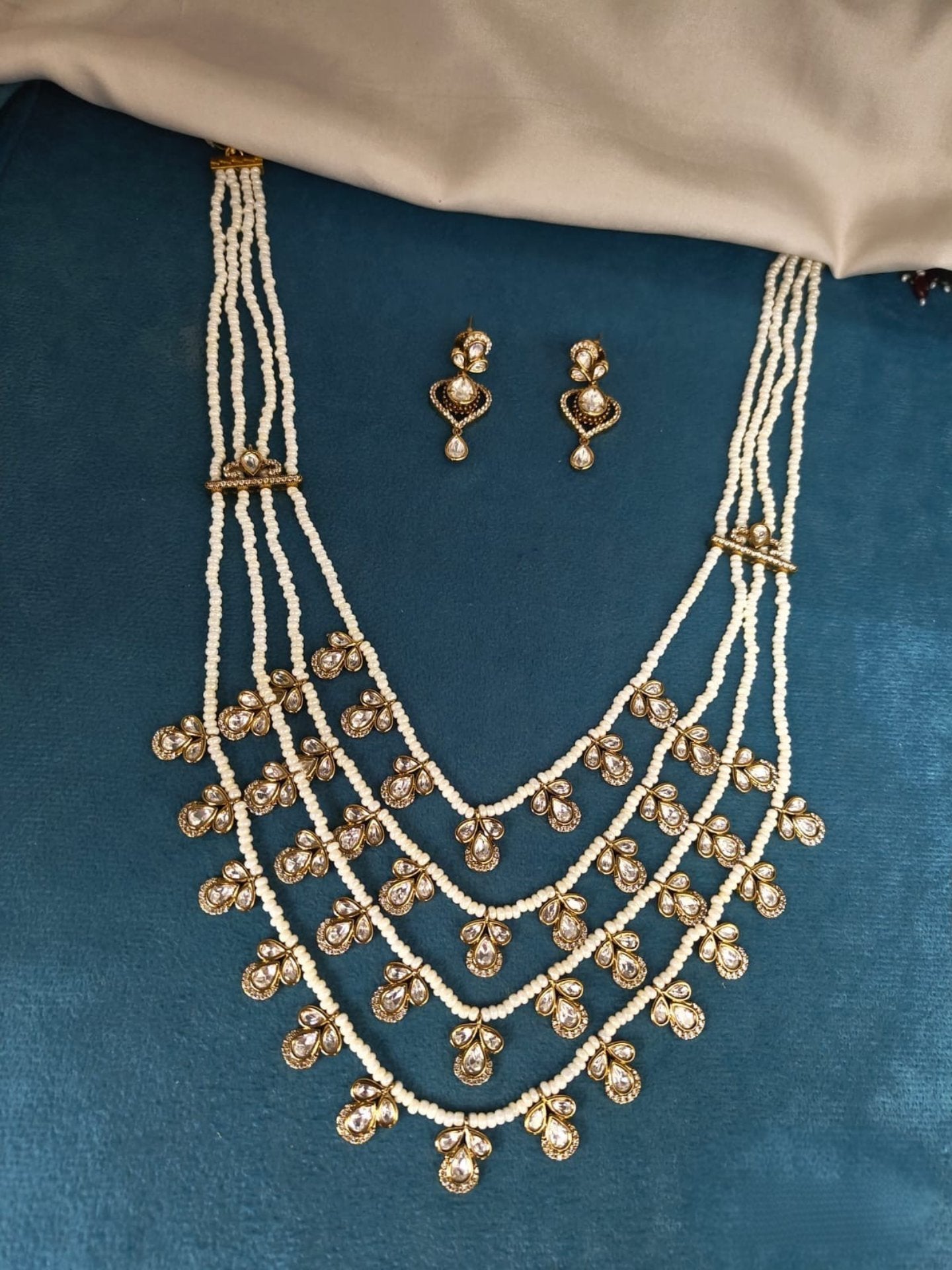 Pearl Mala in 4 layers with mossionite kundan Hangings.