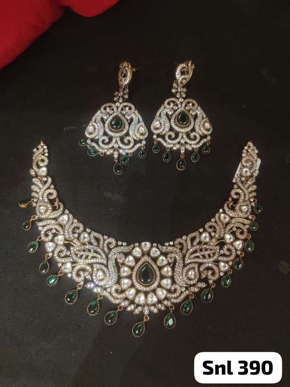 Beautiful victorian finish necklace set with earrings