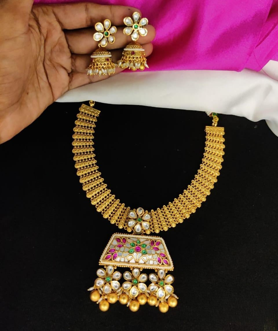 Trendy Gold design Necklace set - Jadau Kundan