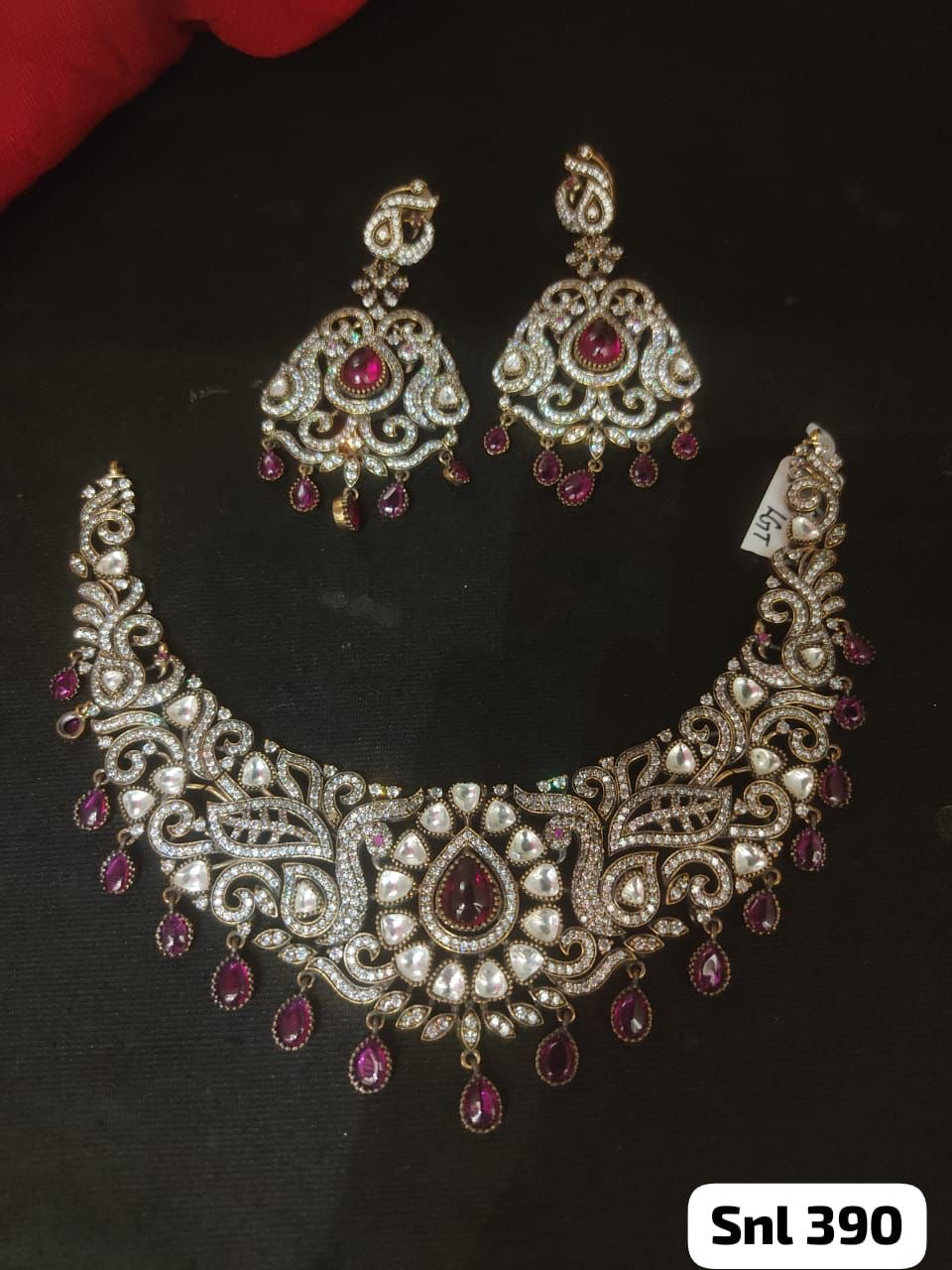 Beautiful victorian finish necklace set with earrings